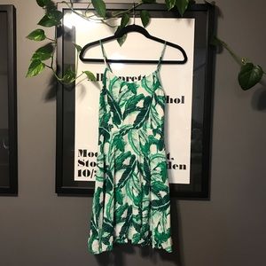 🌴Old Navy Palm leaf print mini dress🌱